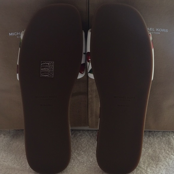🍒MICHAEL KORS CHERRY SANDALS🍒 - Picture 9 of 16